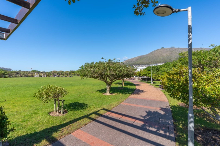 1 Bedroom Property for Sale in Mouille Point Western Cape